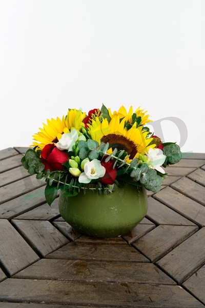 SUNFLOWER IN ROUND CERAMIC VASE